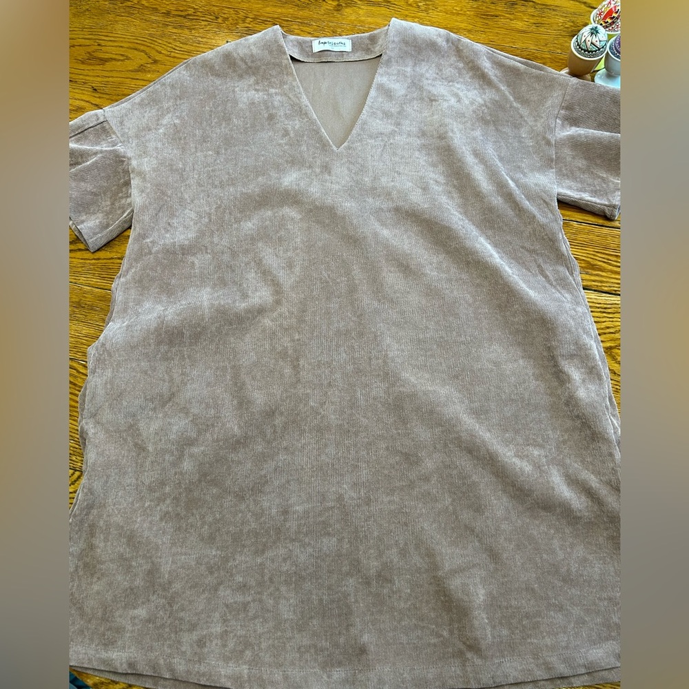 Impressions Boutique blush color mini dress.  V-neck, short sleeve, size Large.